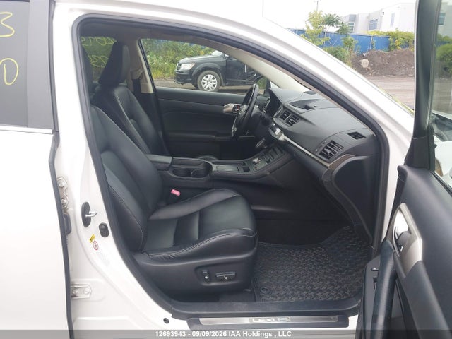 Lexus CT 200H 2015 JTHKD5BH0F2234440 Image 5