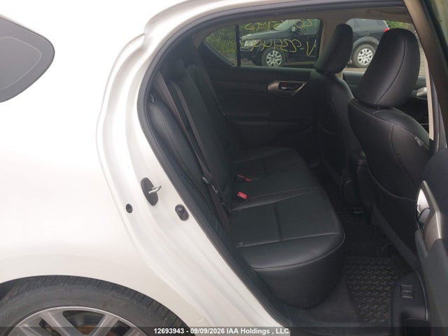 Lexus CT 200H 2015 JTHKD5BH0F2234440 Image 8