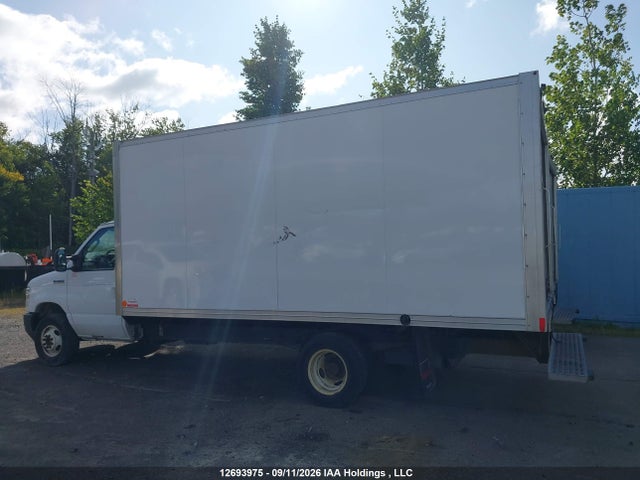 Ford Econoline E450 Super Duty Cutaway Van 2023 1FDWE4FK4PDD28015 Image 14