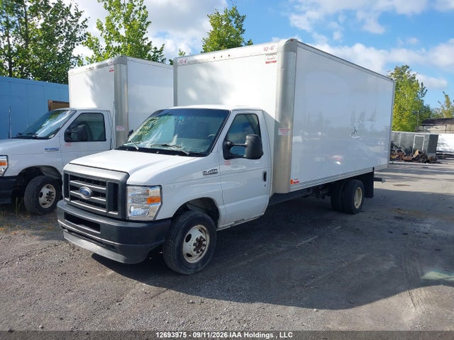 Ford Econoline E450 Super Duty Cutaway Van 2023 1FDWE4FK4PDD28015 Image 2