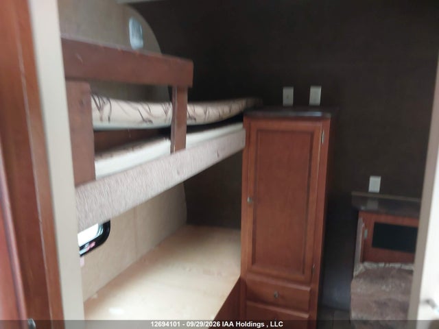 12694101 :رقم المزاد ، 1UJBJ0BTXD18J0247 vin ، 2013 Jayco Jayco Jayflight مزاد بيع