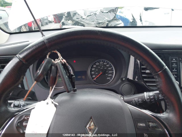 JA4AZ2A3XGZ609627 Mitsubishi Outlander Es