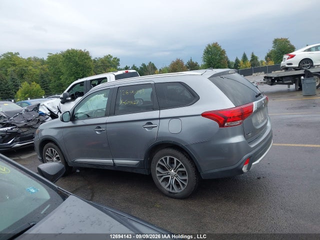 JA4AZ2A3XGZ609627 Mitsubishi Outlander Es
