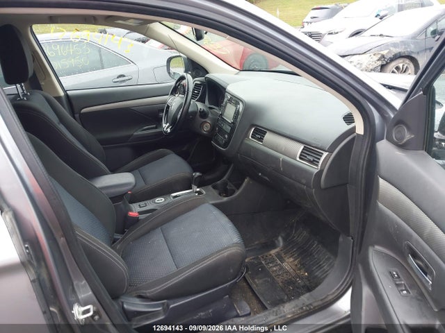 JA4AZ2A3XGZ609627 Mitsubishi Outlander Es