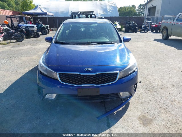 12694227 :رقم المزاد ، 3KPFL4A76HE106170 vin ، 2017 Kia Forte Lx/s مزاد بيع