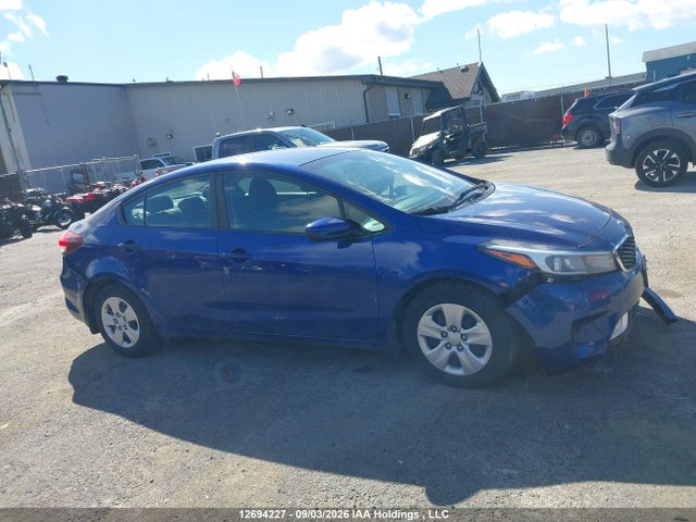 12694227 :رقم المزاد ، 3KPFL4A76HE106170 vin ، 2017 Kia Forte Lx/s مزاد بيع