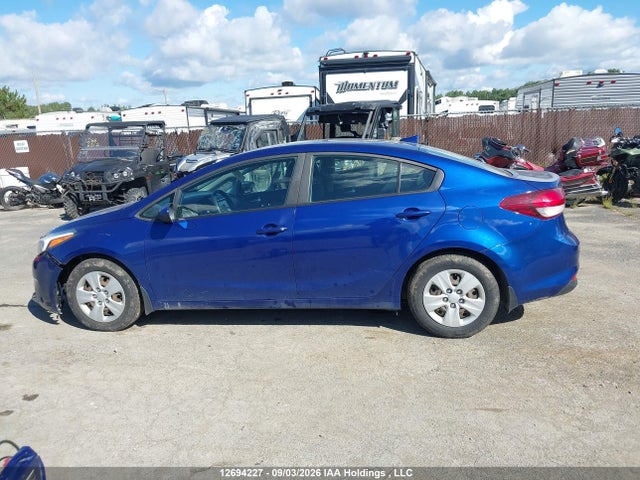 12694227 :رقم المزاد ، 3KPFL4A76HE106170 vin ، 2017 Kia Forte Lx/s مزاد بيع