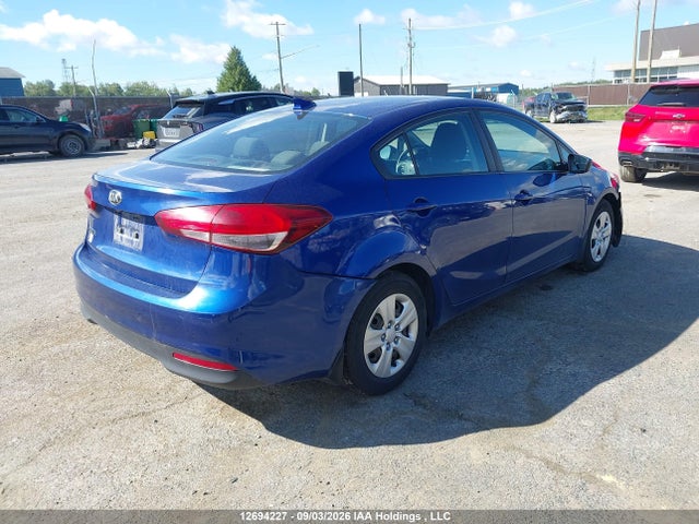12694227 :رقم المزاد ، 3KPFL4A76HE106170 vin ، 2017 Kia Forte Lx/s مزاد بيع
