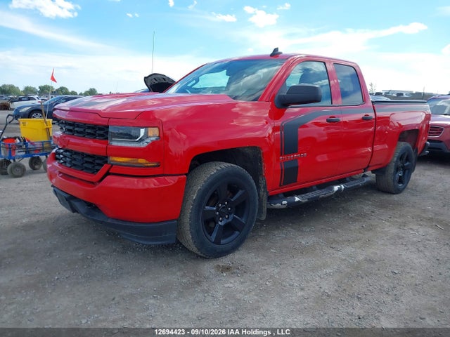 Chevrolet Silverado 1500 Custom 2018 1GCVKPEC7JZ204724 Image 2