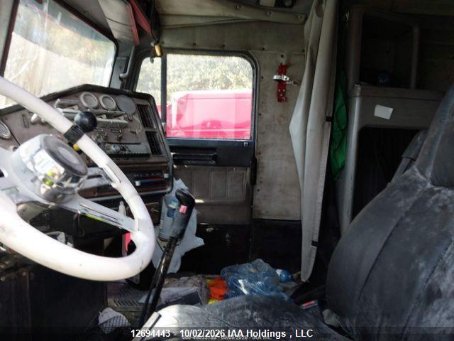 12694443 :رقم المزاد ، 2FUYDDYB0WA901184 vin ، 1998 Freightliner Conventional Fld120 مزاد بيع