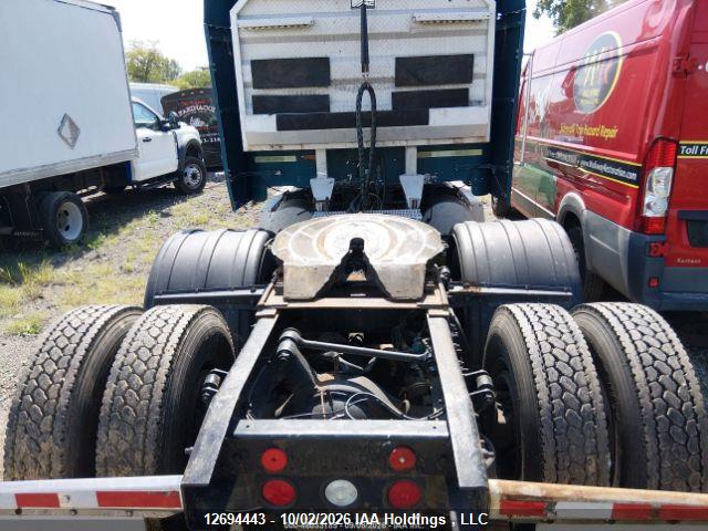 12694443 :رقم المزاد ، 2FUYDDYB0WA901184 vin ، 1998 Freightliner Conventional Fld120 مزاد بيع