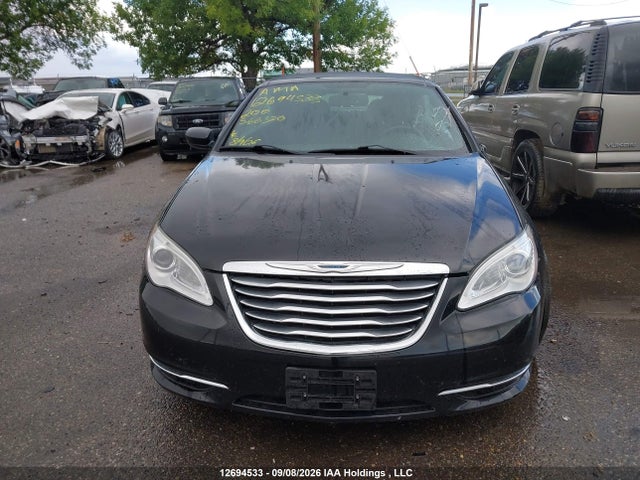 2011 Chrysler 200 Touring მანქანა იყიდება აუქციონზე, vin: 1C3BC2EG2BN566320, აუქციონის ნომერი: 12694533