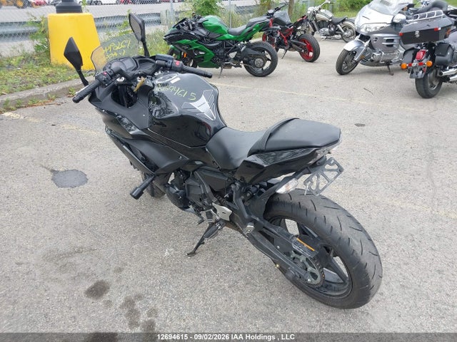 Kawasaki Ex650 F 2017 JKAEXEK12HDA06291 Image 3