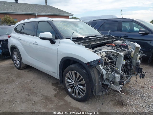 Toyota Highlander 2023 5TDEBRCH7PS575709 Image 1