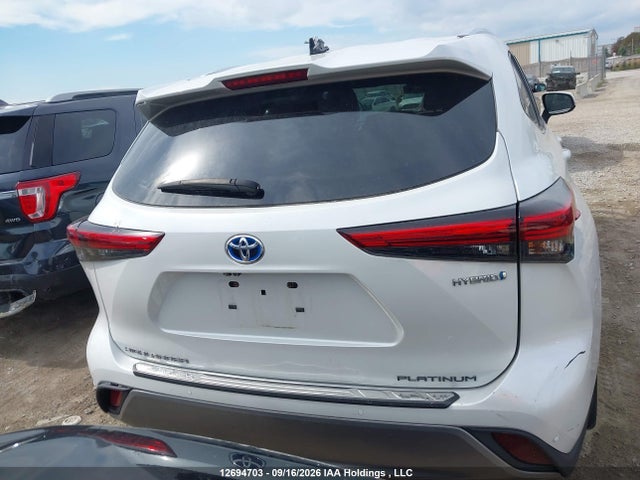 Toyota Highlander 2023 5TDEBRCH7PS575709 Image 16