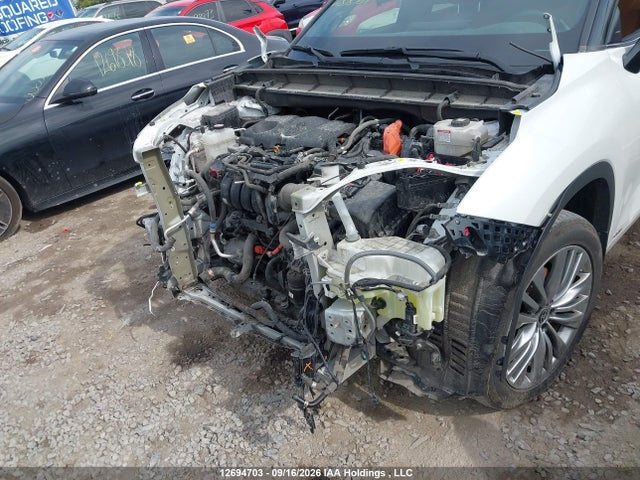 Toyota Highlander 2023 5TDEBRCH7PS575709 Image 6