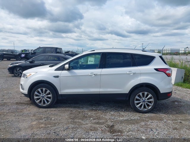 1FMCU9J90JUB78192 Ford Escape Titanium