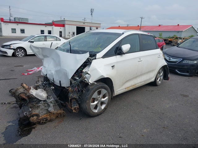 KIA Rondo Lx 2014 KNAHT8A39E7023533 Image 2