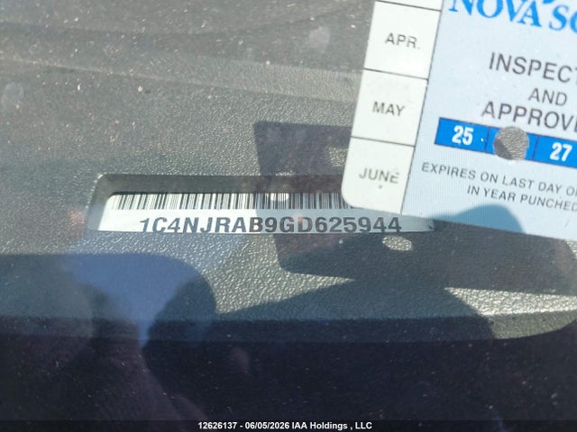 1C4NJRAB9GD625944 Jeep Patriot Sport/north