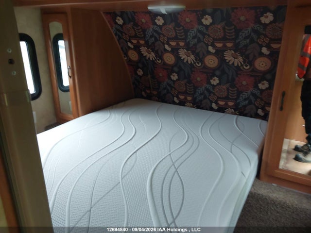 12694840 :رقم المزاد ، 4YDT29R25A7201723 vin ، 2010 Keystone Keystone مزاد بيع