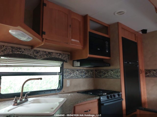 12694840 :رقم المزاد ، 4YDT29R25A7201723 vin ، 2010 Keystone Keystone مزاد بيع
