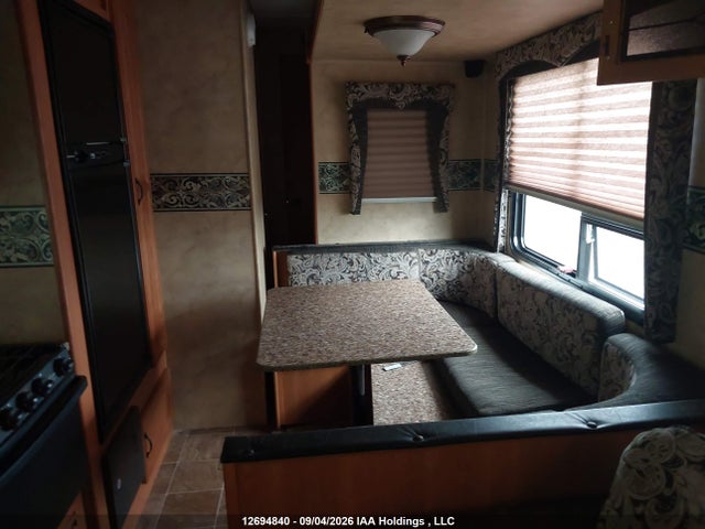 12694840 :رقم المزاد ، 4YDT29R25A7201723 vin ، 2010 Keystone Keystone مزاد بيع