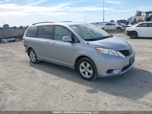 Продажа на аукционе авто 2012 Toyota Sienna Le, vin: 5TDKA3DC4CS010415, номер лота: 12694876