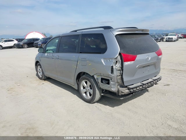 Aukcja sprzedaży 2012 Toyota Sienna Le, vin: 5TDKA3DC4CS010415, numer aukcji: 12694876