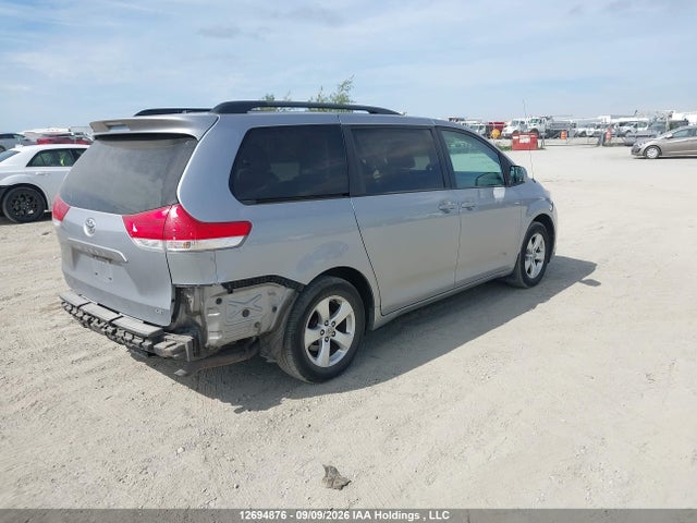 Aukcja sprzedaży 2012 Toyota Sienna Le, vin: 5TDKA3DC4CS010415, numer aukcji: 12694876