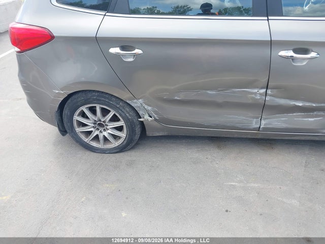 2014 Kia Rondo მანქანა იყიდება აუქციონზე, vin: KNAHU8A36E7021395, აუქციონის ნომერი: 12694912