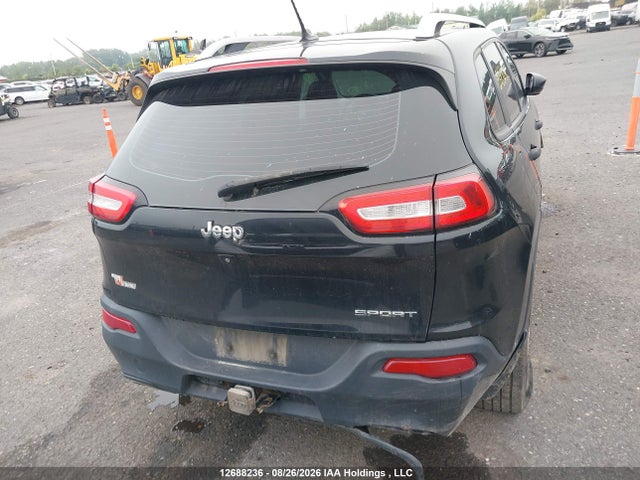 1C4PJLAS2FW658602 Jeep Cherokee Sport