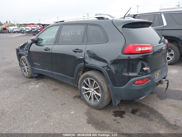 1C4PJLAS2FW658602 Jeep Cherokee Sport