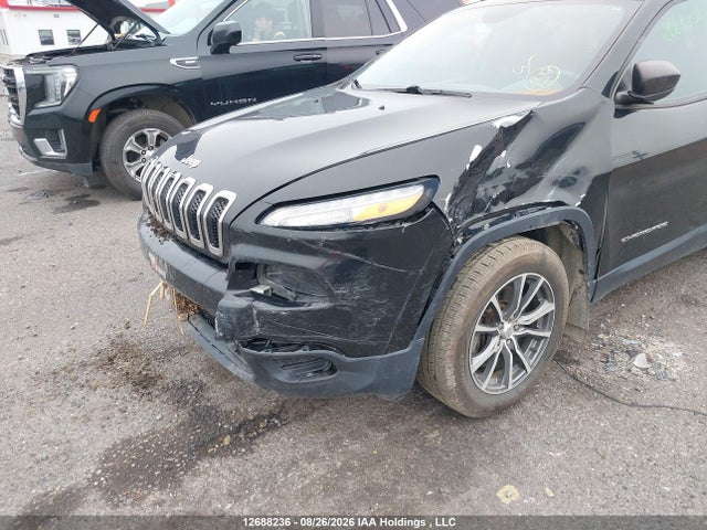 1C4PJLAS2FW658602 Jeep Cherokee Sport