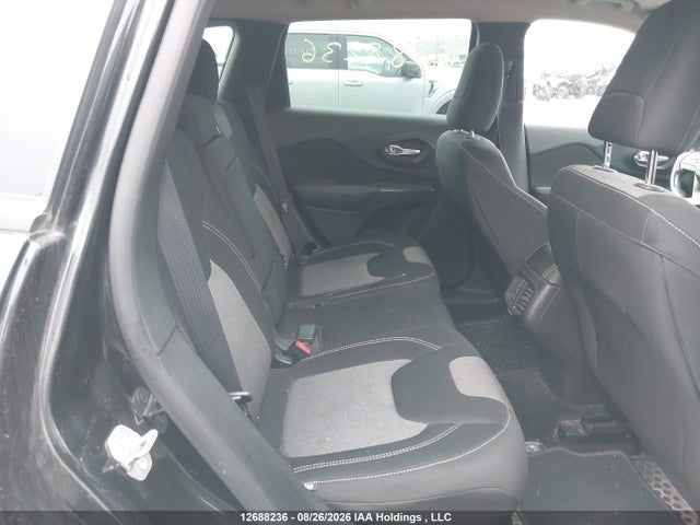 1C4PJLAS2FW658602 Jeep Cherokee Sport
