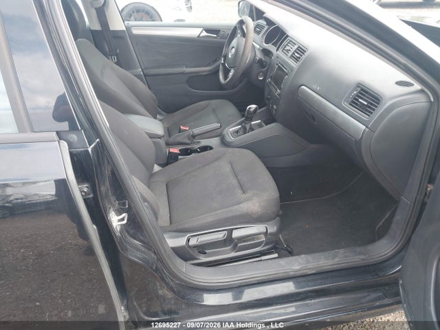 3VW2K7AJ7FM306568 Volkswagen Jetta Trendline+