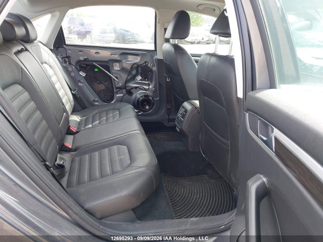 1VWKA7A33KC004971 Volkswagen Passat Wolfsburg Edition