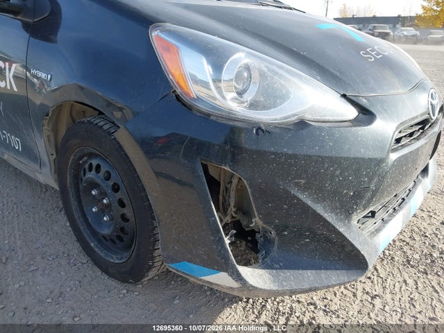 Toyota PRIUS C 2015 JTDKDTB31F1098979 Image 12