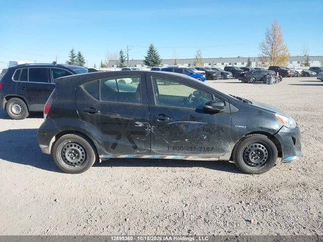 Toyota PRIUS C 2015 JTDKDTB31F1098979 Image 14