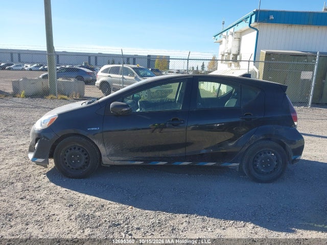 Toyota PRIUS C 2015 JTDKDTB31F1098979 Image 15