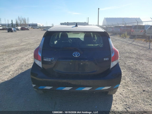Toyota PRIUS C 2015 JTDKDTB31F1098979 Image 17