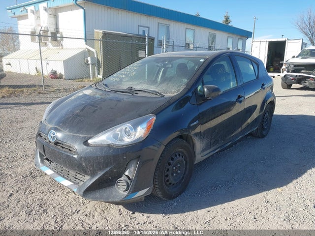 Toyota PRIUS C 2015 JTDKDTB31F1098979 Image 2
