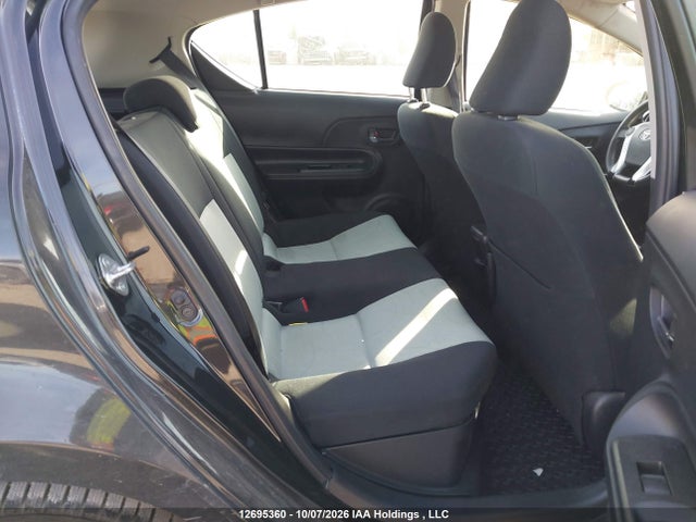 Toyota PRIUS C 2015 JTDKDTB31F1098979 Image 8