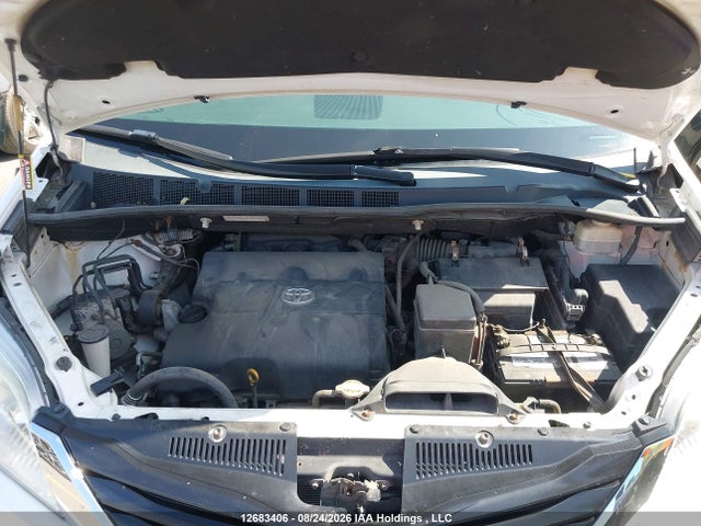 12683406 :رقم المزاد ، 5TDJK3DC1BS027017 vin ، 2011 Toyota Sienna Le 7 Passenger مزاد بيع