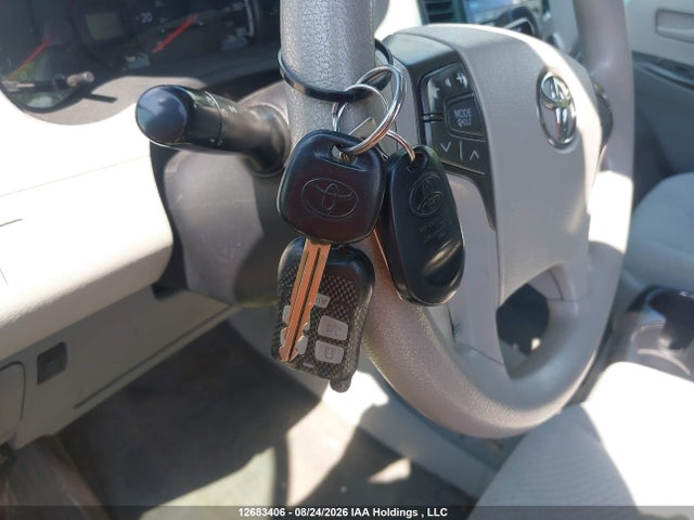 12683406 :رقم المزاد ، 5TDJK3DC1BS027017 vin ، 2011 Toyota Sienna Le 7 Passenger مزاد بيع