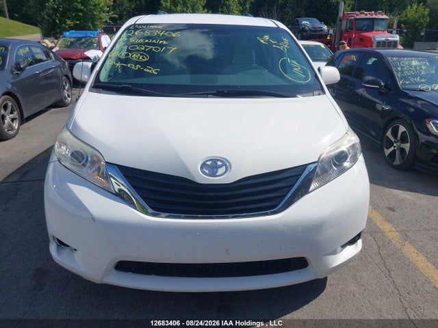 12683406 :رقم المزاد ، 5TDJK3DC1BS027017 vin ، 2011 Toyota Sienna Le 7 Passenger مزاد بيع
