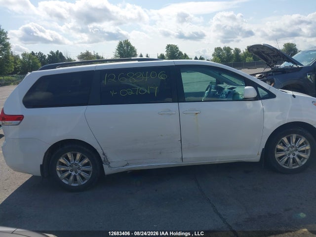 12683406 :رقم المزاد ، 5TDJK3DC1BS027017 vin ، 2011 Toyota Sienna Le 7 Passenger مزاد بيع