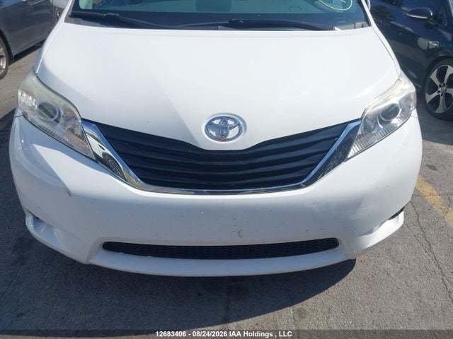 12683406 :رقم المزاد ، 5TDJK3DC1BS027017 vin ، 2011 Toyota Sienna Le 7 Passenger مزاد بيع