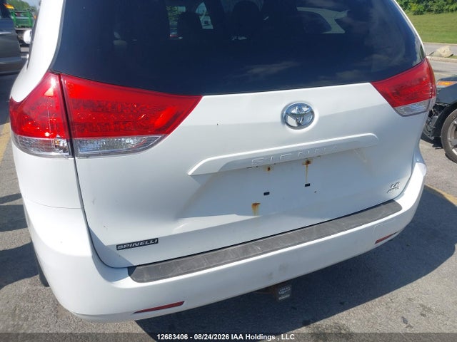 12683406 :رقم المزاد ، 5TDJK3DC1BS027017 vin ، 2011 Toyota Sienna Le 7 Passenger مزاد بيع