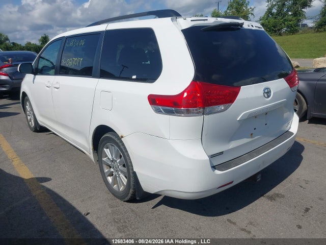 12683406 :رقم المزاد ، 5TDJK3DC1BS027017 vin ، 2011 Toyota Sienna Le 7 Passenger مزاد بيع