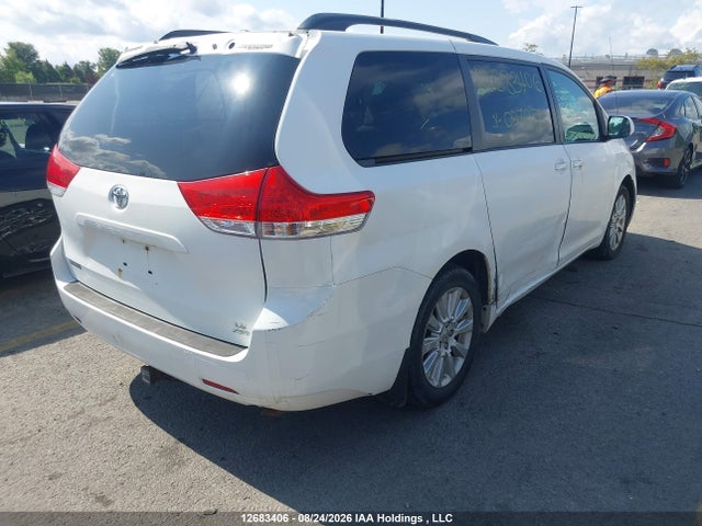 12683406 :رقم المزاد ، 5TDJK3DC1BS027017 vin ، 2011 Toyota Sienna Le 7 Passenger مزاد بيع